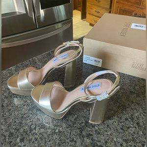 Brand new!! Never worn, Champagne Steve Madden Heels